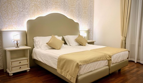 Habitación con 1 cama doble o 2 individuales, vistas al lago