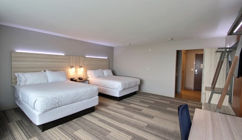 Habitación estándar, 2 camas de matrimonio (Communications, Mobility, Access Tub)