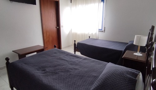 Habitación básica con 1 cama doble o 2 individuales