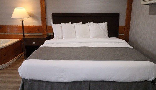 Suite junior, 1 cama de matrimonio con sofá cama, bañera de hidromasaje, vistas al lago
