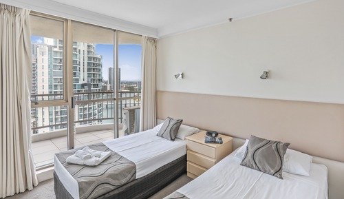 Apartamento superior, 2 habitaciones, cocina, vistas parciales al mar (Sup 5N Min)