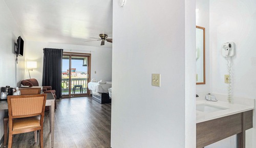 Habitación clásica, 2 camas de matrimonio, accesible para personas con discapacidad, vistas al lago