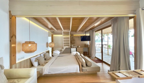 Beachfront Deluxe Bungalow