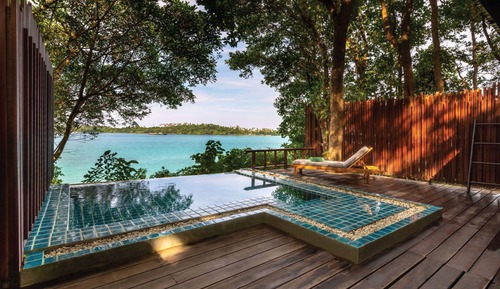 Mini Pool Villa / Modern Style
