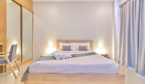 Lemon Terrace Room