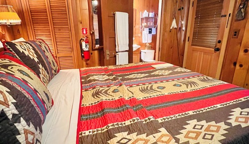 Tahoe Teepee, Queen Studio