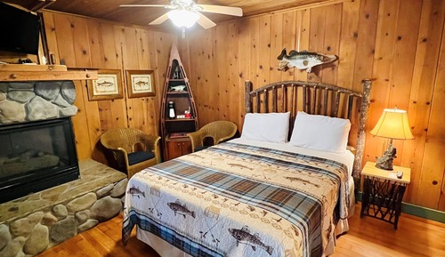 Old Fishing Hole, Queen Studio