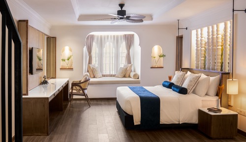 Duplex Prestige Suite Private Pool - A bottle of wine and High Tea