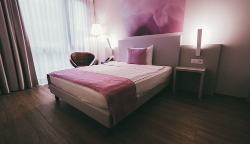 Modern Cosy Double Room (1 queen bed)