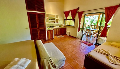 Estudio, vistas parciales al mar, en una planta alta