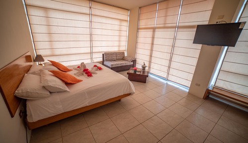 Habitación doble, 1 cama de matrimonio grande, balcón, vistas a la ciudad