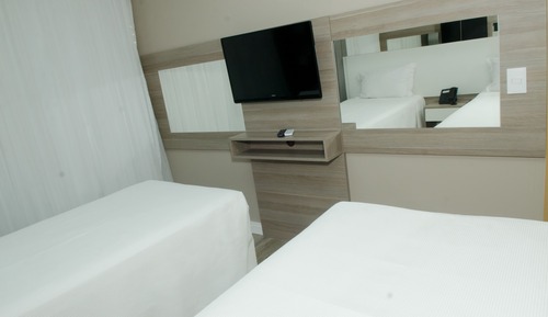 Habitación Business con 2 camas individuales, varias camas