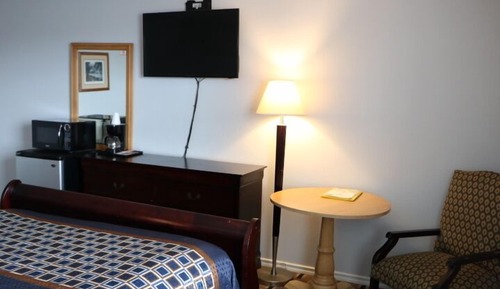 Habitación tradicional, 1 cama de matrimonio, frigorífico y microondas (Room number 110)