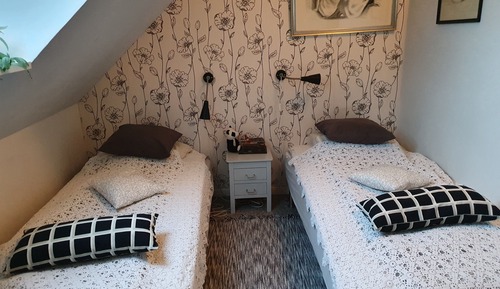 Habitación con 1 cama doble o 2 individuales, baño compartido
