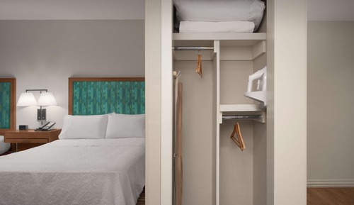 Habitación, 2 camas de matrimonio, accesible para personas con discapacidad, bañera