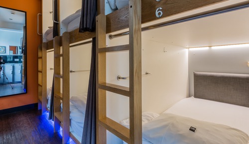 Habitación, solo para mujeres (1 bed in 6 bed dormitory)