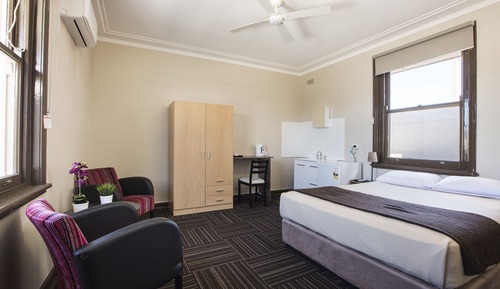 Habitación económica, 1 cama doble, baño compartido