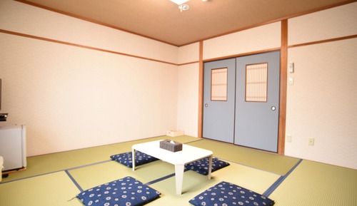 Habitación (Japanese style, 6-8 tatami, no shower)