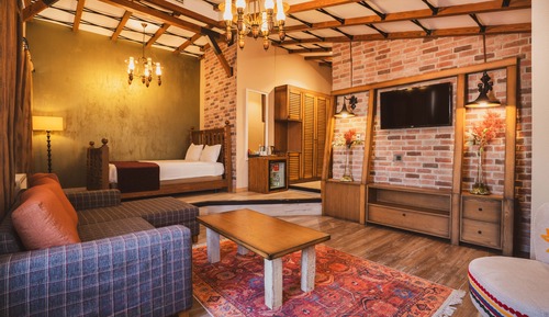 Suite exclusiva, 1 cama de matrimonio grande, terraza, vistas a la ciudad