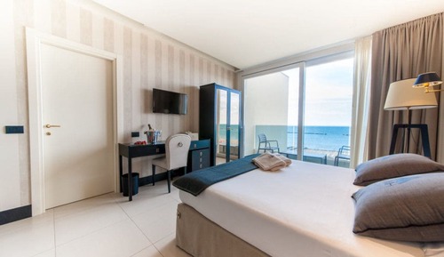 Habitación con 1 cama doble o 2 individuales, vistas al mar