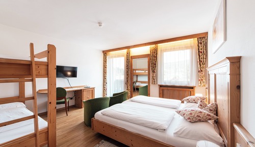 Habitación cuádruple estándar, balcón