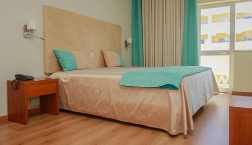 Habitación Confort con 1 cama doble o 2 individuales