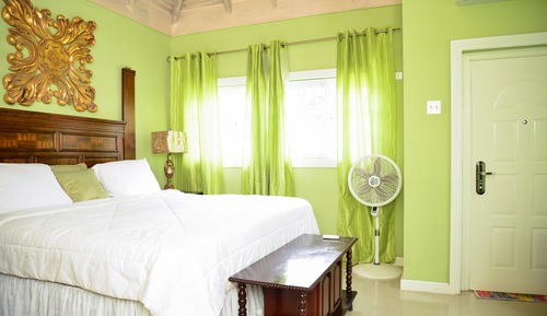 Habitación, 1 cama de matrimonio grande, balcón, planta baja (Green Room)