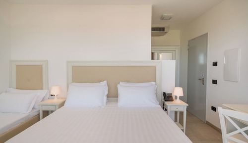 Habitación triple (Front Sea View (2+1))