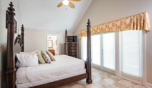 4 Bedroom Home with Pool