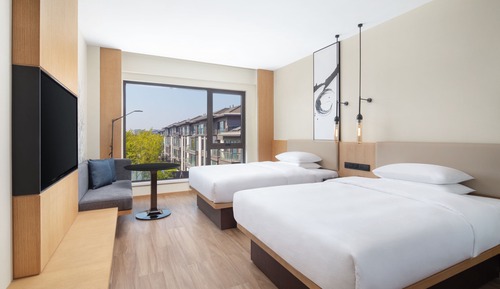 Habitación estándar, 2 camas dobles, vistas a la ciudad