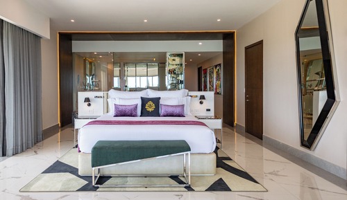 Ultra Corner Suite Ocean Front