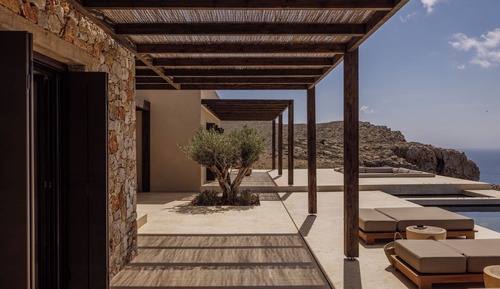 Cliff Front Three-Bedroom Villa with Outdoor Private Pool and Sea View