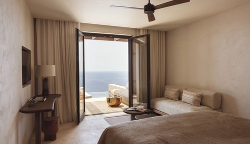 Executive Cave Suite with Outdoor Private Pool and Sea View
