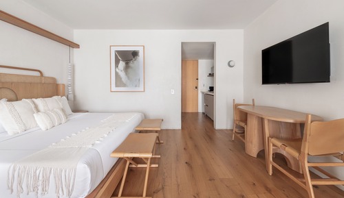Deluxe Suite