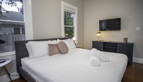 Casa (2 Bedrooms)