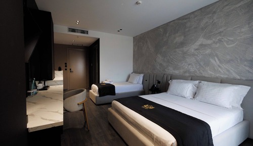 Habitación triple, balcón