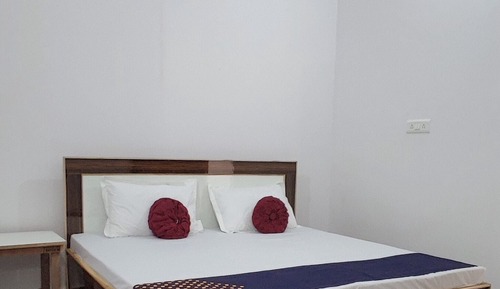 Habitación básica con 1 cama doble o 2 individuales