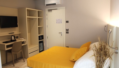 Habitación clásica, 1 cama de matrimonio grande, vistas parciales al mar
