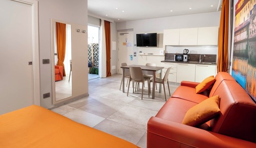 Apartamento Deluxe, 1 cama de matrimonio grande con sofá cama, terraza, vistas parciales al mar