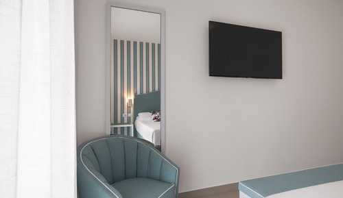 Suite familiar, 2 habitaciones, balcón, vistas parciales al mar
