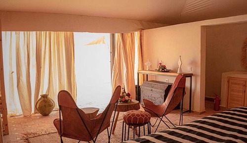 Tienda Confort, 1 cama de matrimonio grande, patio, vistas a la montaña