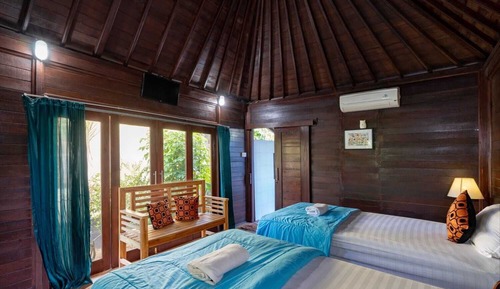 Habitación básica con 2 camas individuales