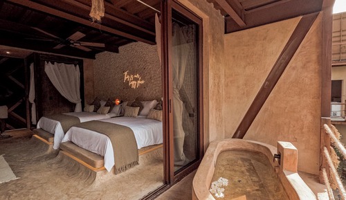 Habitación de lujo, 2 camas de matrimonio, bañera, vistas a la piscina