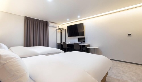 Deluxe Twin Room