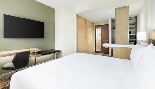 Habitación, 1 cama de matrimonio grande, vistas a la ciudad