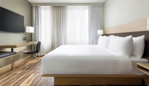 Habitación, 1 cama de matrimonio grande, vistas a la ciudad (Hearing Accessible)