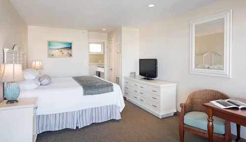 Port Building, King Room, 2nd Floor (Partial Ocean View) 