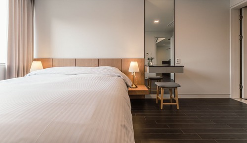 Suite 201