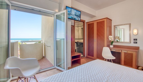 Habitación doble, balcón, vistas al mar