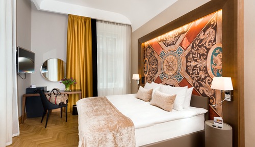 Corner Superior Room